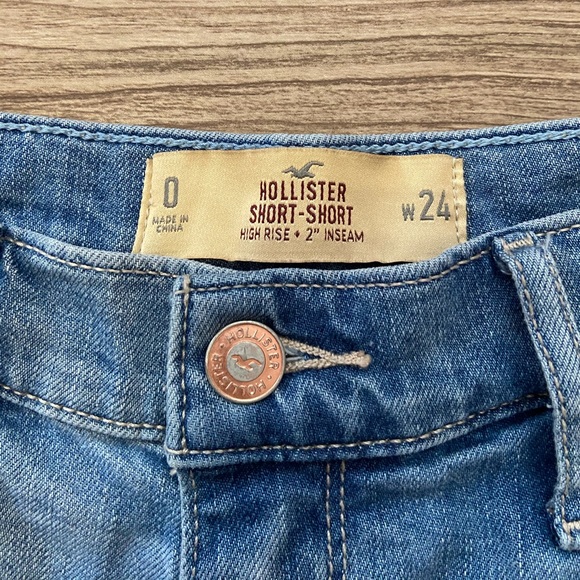 Hollister Short Shorts - Picture 3 of 3